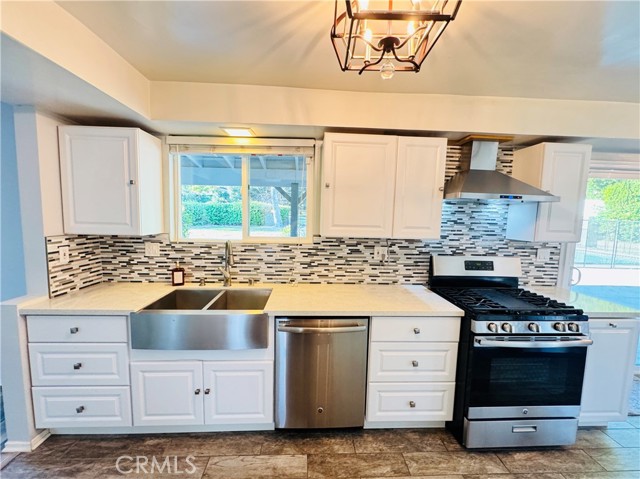 Detail Gallery Image 8 of 45 For 16737 Pineridge, Granada Hills,  CA 91344 - 4 Beds | 2/1 Baths