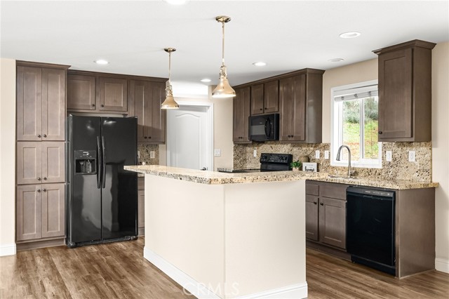 Detail Gallery Image 6 of 47 For 8606 Skyway, Paradise,  CA 95969 - 3 Beds | 2 Baths