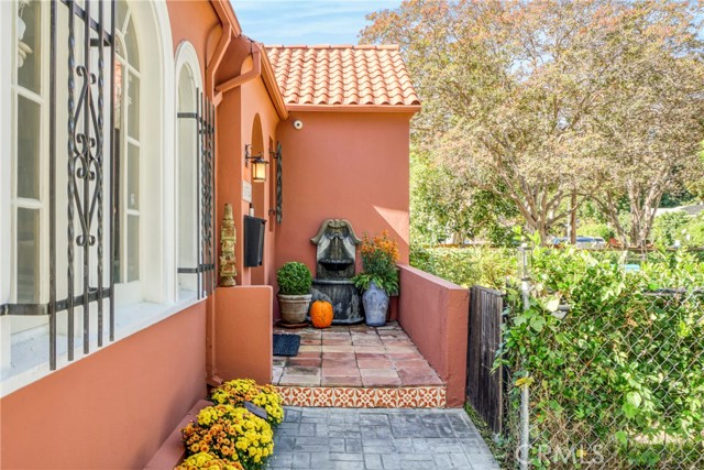 Detail Gallery Image 34 of 46 For 10754 Valley Spring, Studio City,  CA 91602 - 2 Beds | 2 Baths