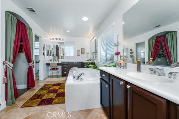 5 Ponte Brava, Lake Elsinore CA: https://media.crmls.org/medias/836f7f7a-c303-42d5-ae08-16c82d092465.jpg
