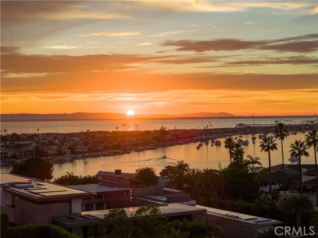 Detail Gallery Image 22 of 28 For 2204 Waterfront Dr, Corona Del Mar,  CA 92625 - 5 Beds | 5/1 Baths