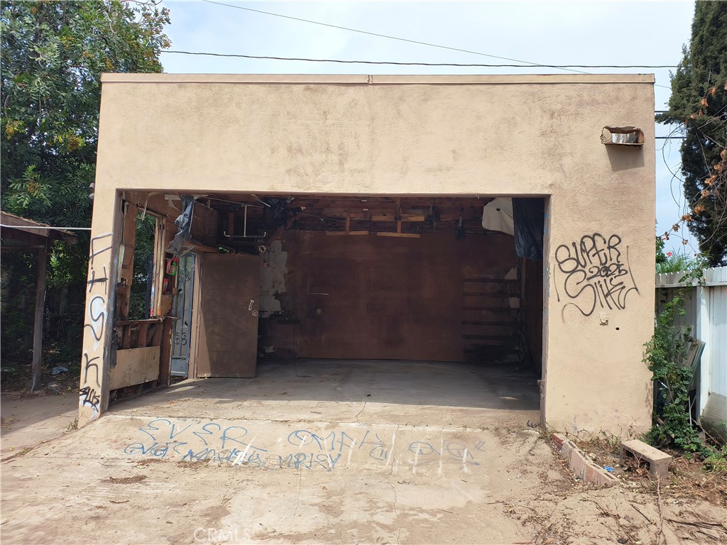 https://media.crmls.org/medias/8370f8cb-2af8-4c26-a58b-5b5de67a59e5.jpg?preset=X-Large