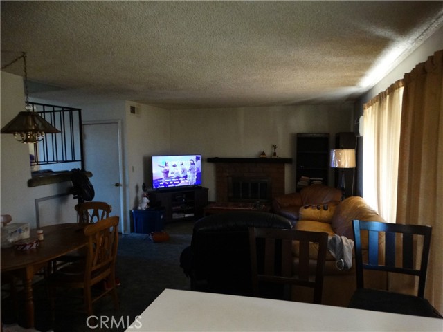 Detail Gallery Image 5 of 14 For 165 S Connie Cir, Anaheim,  CA 92806 - 4 Beds | 2/1 Baths