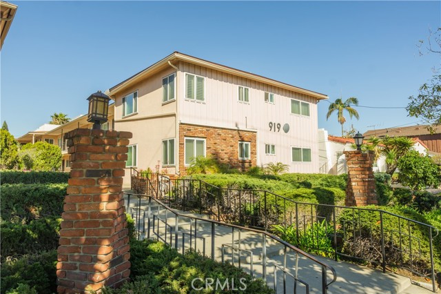 919 E La Palma Drive, Inglewood CA: https://media.crmls.org/medias/83721ed6-8c33-47ea-ad4c-9edd6eca706f.jpg