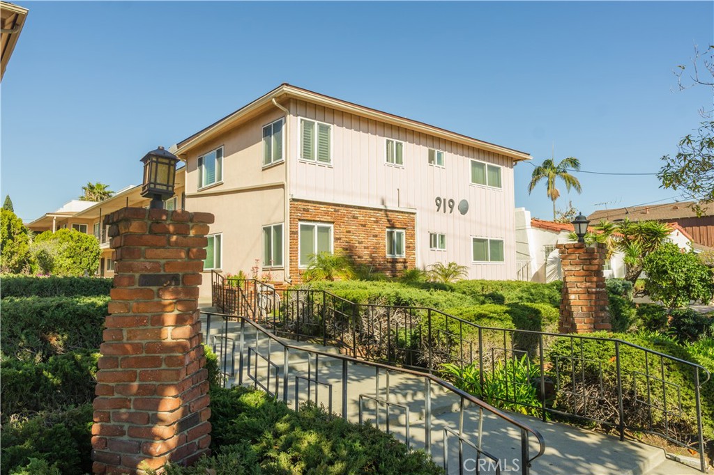 919 E La Palma Drive #4