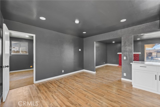 Detail Gallery Image 5 of 50 For 21449 Applewood, California City,  CA 93505 - 5 Beds | 3 Baths