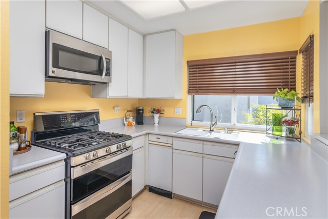 Detail Gallery Image 9 of 22 For 6265 Canoga Ave #49,  Woodland Hills,  CA 91367 - 2 Beds | 2 Baths