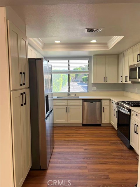 Detail Gallery Image 5 of 26 For 239 Linwood Ave #E,  Monrovia,  CA 91006 - 3 Beds | 3 Baths