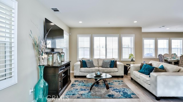 Detail Gallery Image 17 of 45 For 4693 Holly Ave, Long Beach,  CA 90805 - 3 Beds | 2/1 Baths