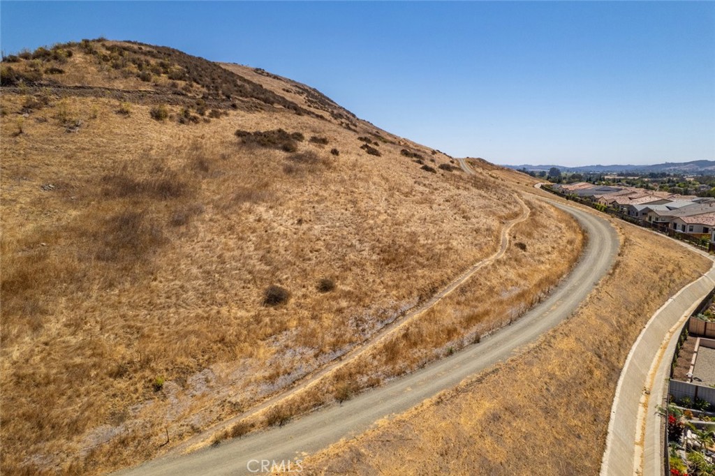 https://media.crmls.org/medias/83752f3a-fe30-4a8e-8b4a-5a33ccb1633e.jpg?preset=X-Large