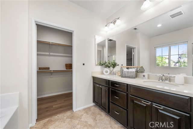 8022 Cresta Bella Road, Rancho Cucamonga CA: https://media.crmls.org/medias/8376d473-db4e-4323-b61f-0e565c2d7a55.jpg
