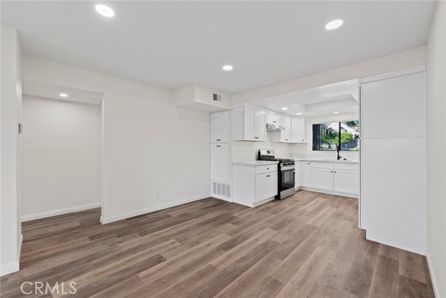 Detail Gallery Image 6 of 23 For 711 W 1st, Santa Ana,  CA 92701 - 3 Beds | 2 Baths