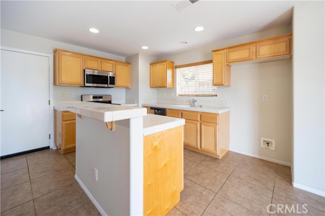 Detail Gallery Image 2 of 55 For 29448 Rock Point, Lake Elsinore,  CA 92530 - 4 Beds | 3 Baths