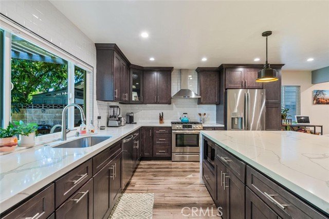 Detail Gallery Image 8 of 30 For 6321 Balcom Ave, Encino,  CA 91316 - 4 Beds | 2/1 Baths