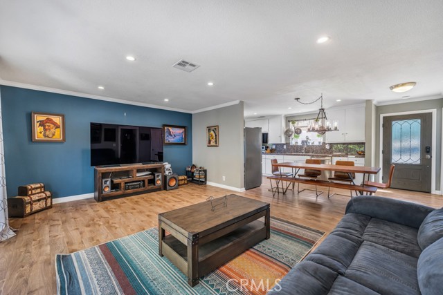 1555 Alexander Street photo 4