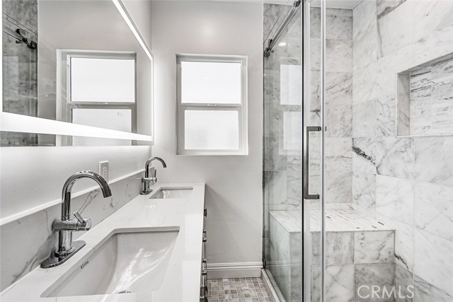 Detail Gallery Image 14 of 38 For 3010 Laurel Ave, Manhattan Beach,  CA 90266 - 4 Beds | 2 Baths