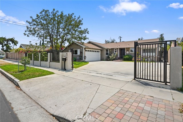 8745 Valjean Avenue, North Hills CA: https://media.crmls.org/medias/837946aa-2a68-4a0b-a372-0da5097864f8.jpg