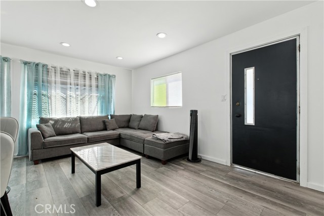 Detail Gallery Image 2 of 14 For 1900 Artesia Blvd #4,  Torrance,  CA 90504 - 2 Beds | 1 Baths