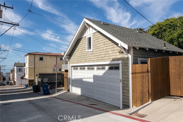 Detail Gallery Image 6 of 39 For 220 29th St, Hermosa Beach,  CA 90254 - 4 Beds | 2 Baths