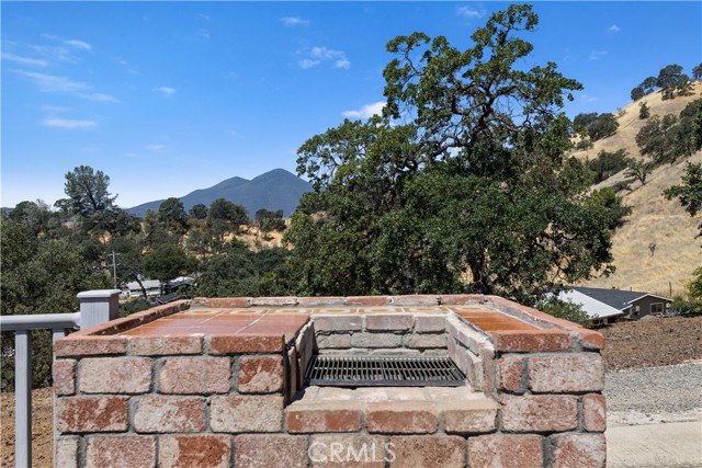 13041 San Joaquin Avenue, Clearlake CA: https://media.crmls.org/medias/8379eb87-0533-4a1d-8bec-b8cb44fdebf8.jpg