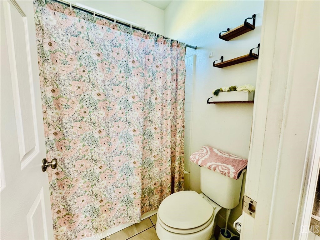 https://media.crmls.org/medias/837a119e-97fb-4f0d-b46d-d3230ffdf8fd.jpg?preset=X-Large