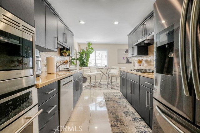 18730 Hatteras Street, Tarzana CA: https://media.crmls.org/medias/837a60d3-f4fc-4365-b96d-4b34fd3a497b.jpg