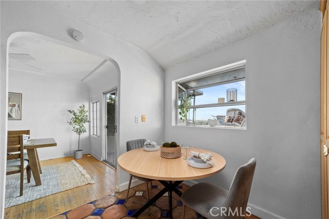 Detail Gallery Image 13 of 33 For 1119 Princeton Dr, Glendale,  CA 91205 - 2 Beds | 1 Baths