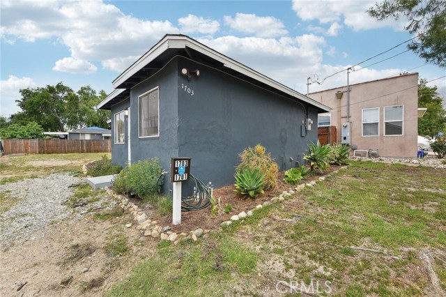 1701 N Oxford Avenue, Pasadena CA: https://media.crmls.org/medias/837aab32-5f30-4374-be11-bea2113e2430.jpg
