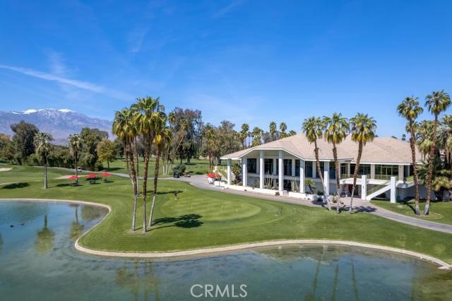 CLUB HOUSE