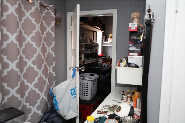 927 W 82nd Street, Los Angeles CA: https://media.crmls.org/medias/837b0b1a-be75-4618-9dc8-f9dcc99e9deb.jpg
