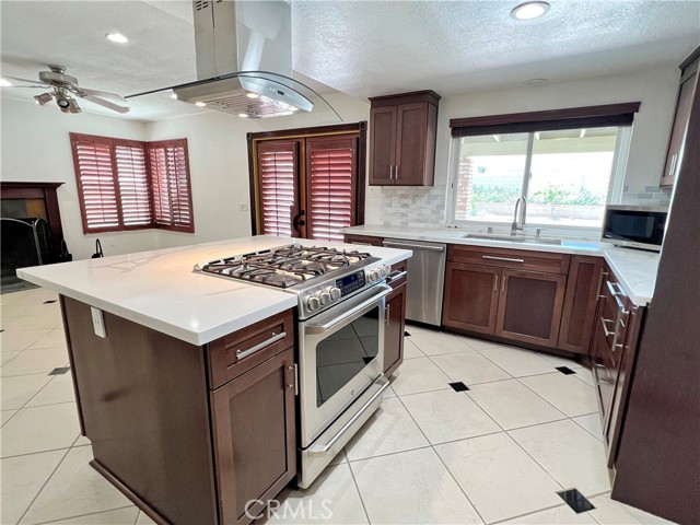25699 Vista Famoso Drive, Moreno Valley CA: https://media.crmls.org/medias/837b3923-5c13-4e37-9c0b-8ea1843cd887.jpg