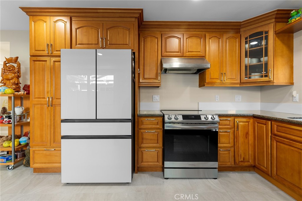 https://media.crmls.org/medias/837c4281-0dd0-48e7-8d07-306d506ab812.jpg?preset=X-Large