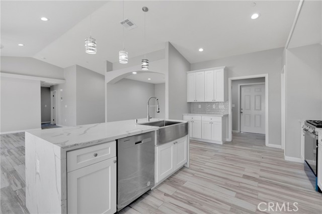 Detail Gallery Image 3 of 51 For 9028 8th Ave, Hesperia,  CA 92345 - 4 Beds | 2/1 Baths