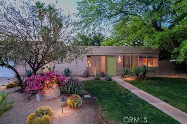 Detail Gallery Image 2 of 69 For 576 E Desert Holly Cir, Palm Springs,  CA 92262 - 3 Beds | 2 Baths