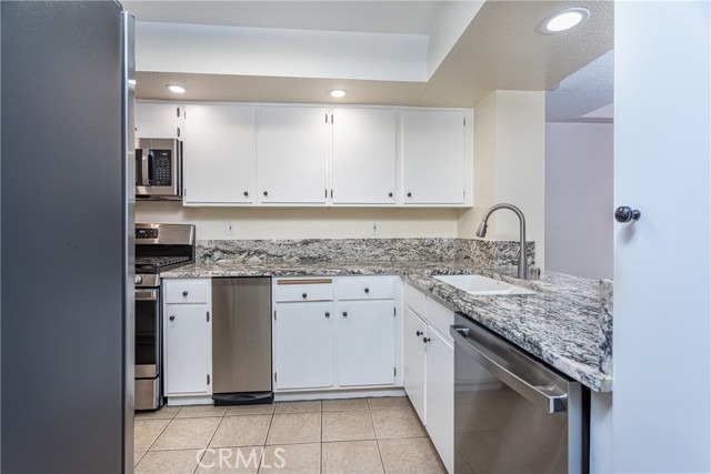 Detail Gallery Image 13 of 44 For 230 Bethany Rd #306,  Burbank,  CA 91504 - 2 Beds | 2 Baths