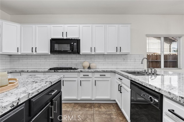 11515 Regarse, Bakersfield CA: https://media.crmls.org/medias/837d4cfe-e73a-4f00-bb7c-7b87cc7b8cae.jpg