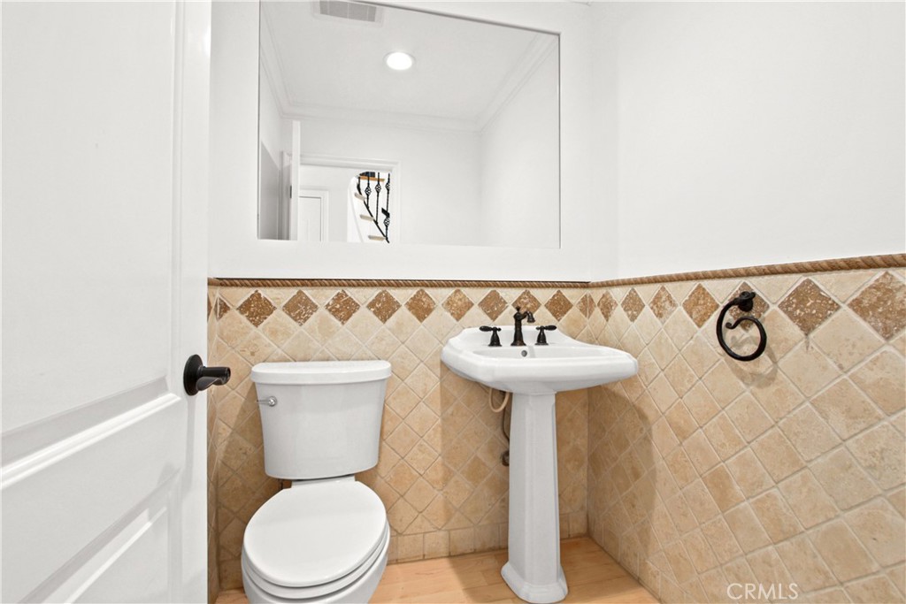 MLS #OC25261426 image #9