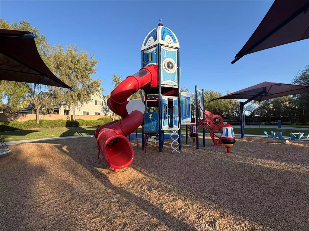 https://media.crmls.org/medias/837d86ef-b5fd-4526-8e48-f16089376af0.jpg?preset=X-Large