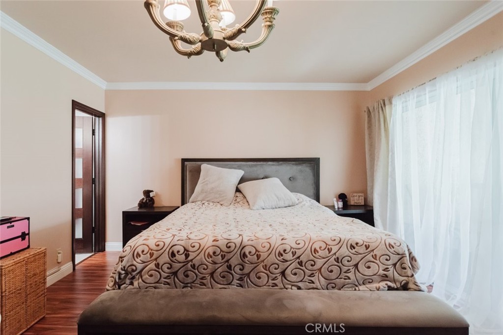 https://media.crmls.org/medias/837dd267-03b1-4d28-b471-17166550cc69.jpg?preset=X-Large