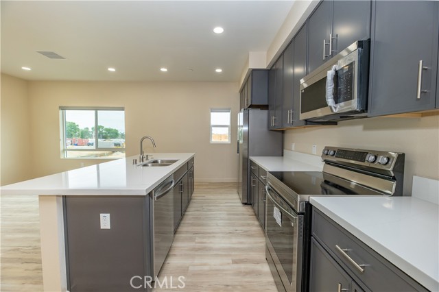 Detail Gallery Image 28 of 63 For 14410 Bing Ave, Fontana,  CA 92335 - 2 Beds | 2 Baths