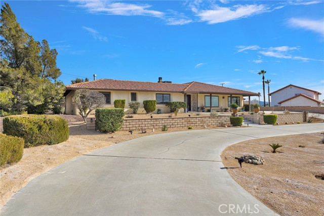 Detail Gallery Image 5 of 75 For 19978 Eyota, Apple Valley,  CA 92308 - 4 Beds | 3 Baths