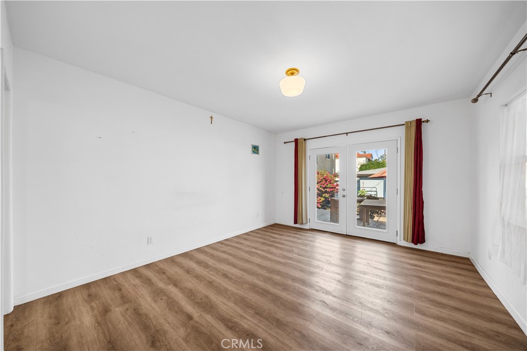 https://media.crmls.org/medias/8381047e-1d7e-4a2e-b306-4cb4036dc991.jpg?preset=X-Large