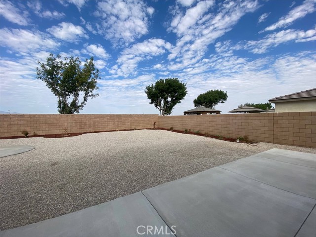 Detail Gallery Image 3 of 14 For 13014 Woodhill St, Victorville,  CA 92392 - 4 Beds | 3 Baths