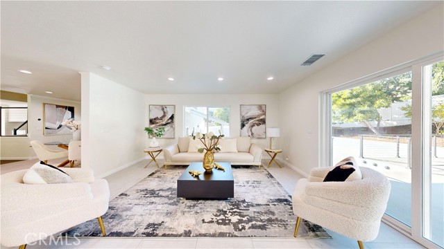 Detail Gallery Image 11 of 25 For 19201 Barrett Ln, North Tustin,  CA 92705 - 5 Beds | 3/1 Baths