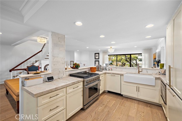 Detail Gallery Image 2 of 29 For 12 Encore Ct, Newport Beach,  CA 92663 - 4 Beds | 2/1 Baths