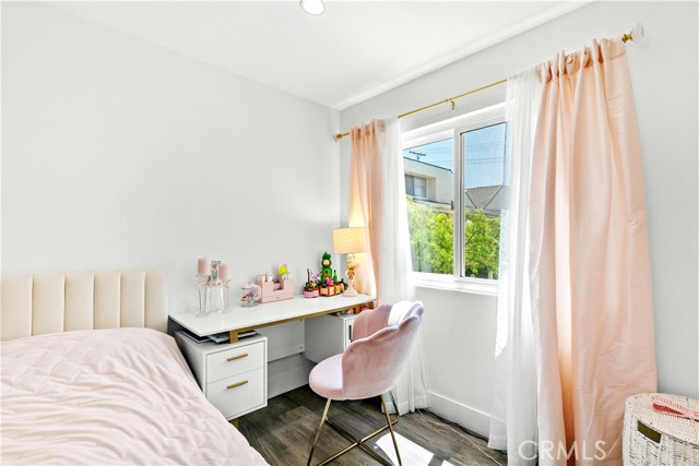 456 E San Jose Avenue, Burbank CA: https://media.crmls.org/medias/83846c36-a27e-4aa2-b1f9-65154d7d6e38.jpg