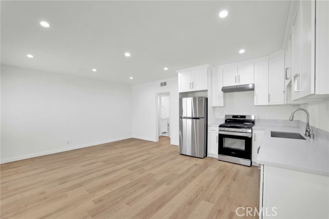 Detail Gallery Image 7 of 17 For 13018 Valleyheart Dr #4,  Studio City,  CA 91604 - 1 Beds | 1 Baths