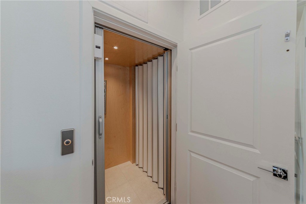 https://media.crmls.org/medias/83852d00-74da-42d8-958e-58235af59b5f.jpg?preset=X-Large