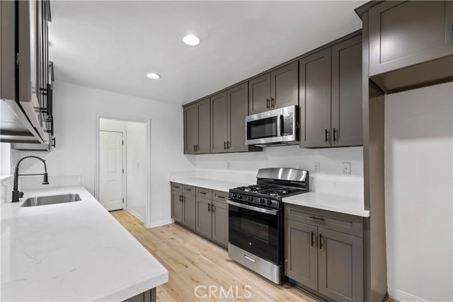 Detail Gallery Image 2 of 50 For 18264 Pine, Fontana,  CA 92335 - 3 Beds | 2 Baths