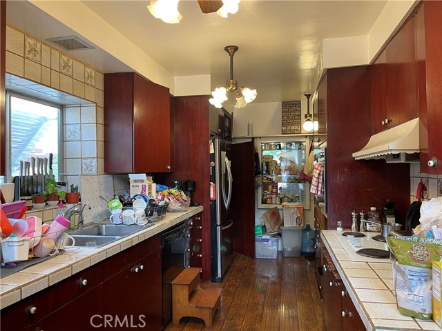643 W Alegria Avenue, Sierra Madre CA: https://media.crmls.org/medias/8385a1e8-c06c-4adc-81aa-a95659b1b98d.jpg